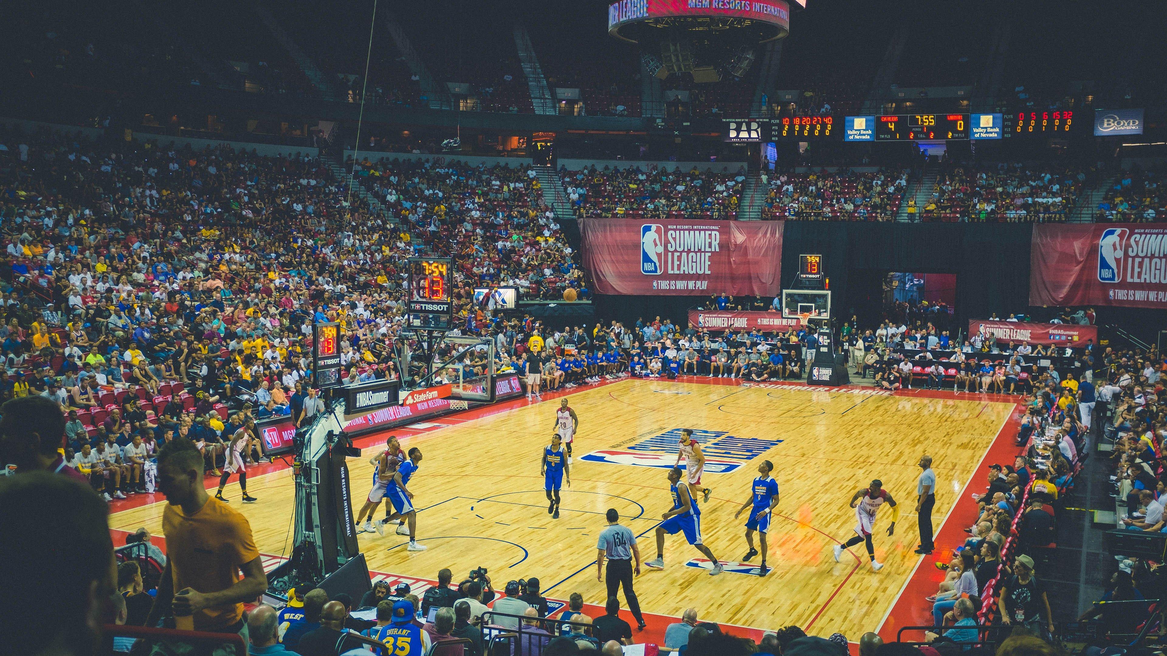 阿韦洛亚与平图斯深度对话，赋能足球未来新篇章